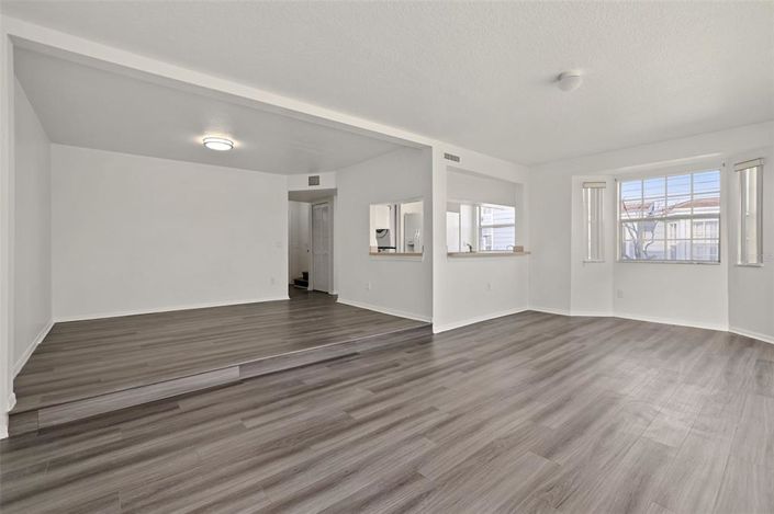 Image No.14-4 Bed Townhouse for sale