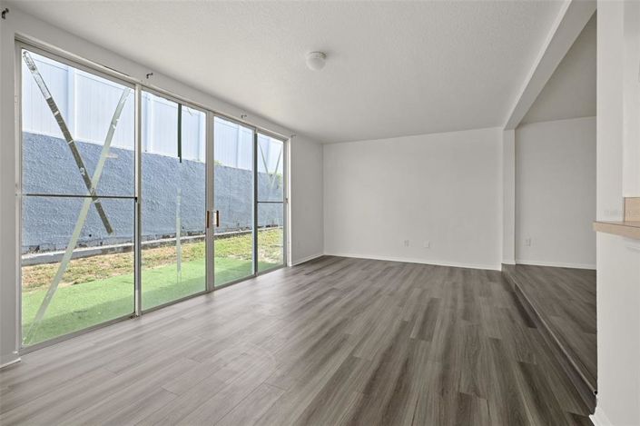 Image No.15-4 Bed Townhouse for sale