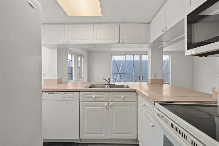 Image No.19-4 Bed Townhouse for sale