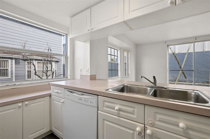 Image No.20-4 Bed Townhouse for sale