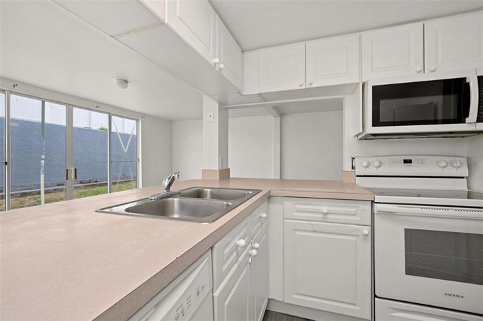 Image No.21-4 Bed Townhouse for sale