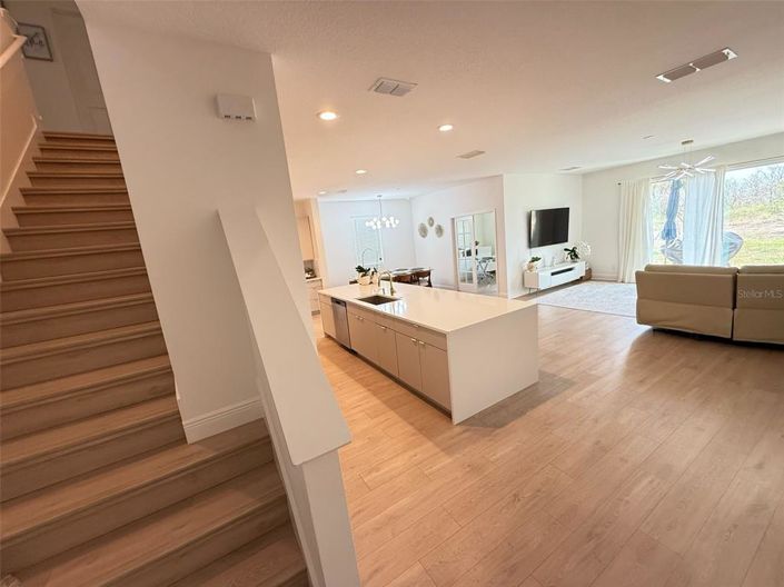 Image No.6-4 Bed Property for sale