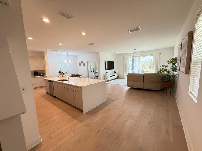 Image No.7-4 Bed Property for sale