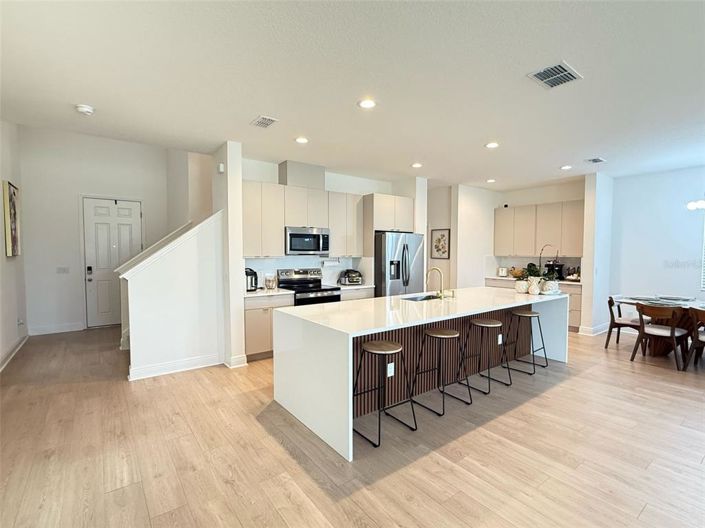 Image No.8-4 Bed Property for sale