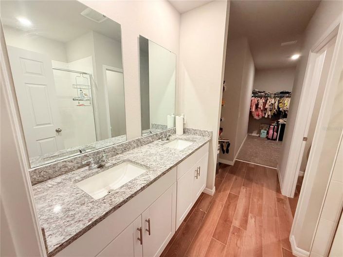 Image No.12-4 Bed Property for sale