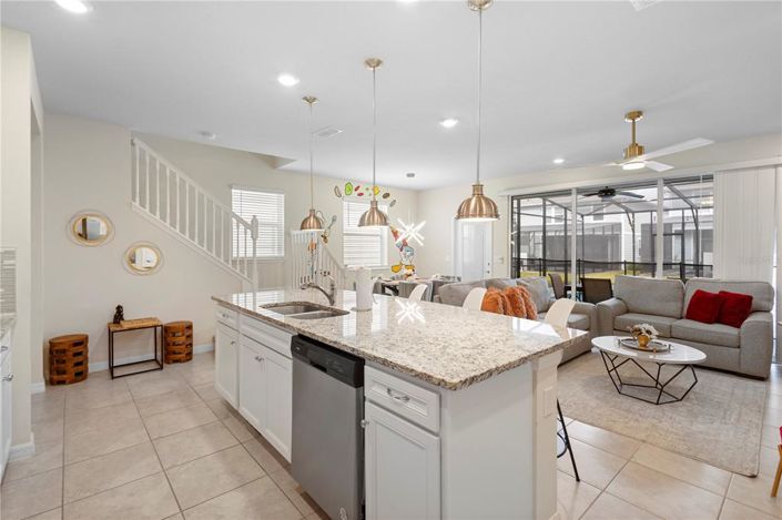 Image No.8-5 Bed Townhouse for sale