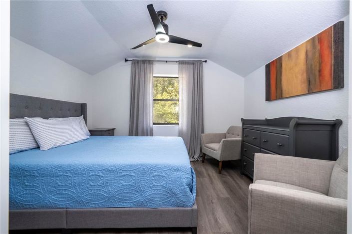 Image No.100-3 Bed Property for sale