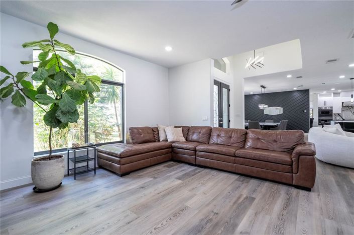 Image No.56-3 Bed Property for sale