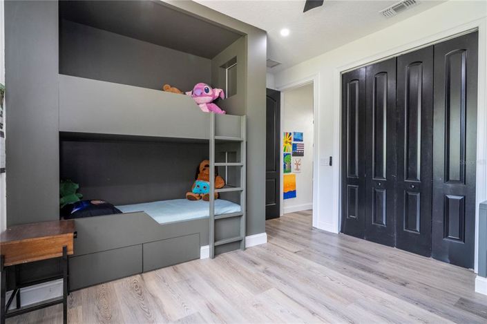 Image No.63-3 Bed Property for sale