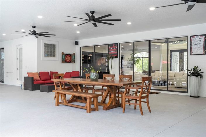 Image No.77-3 Bed Property for sale