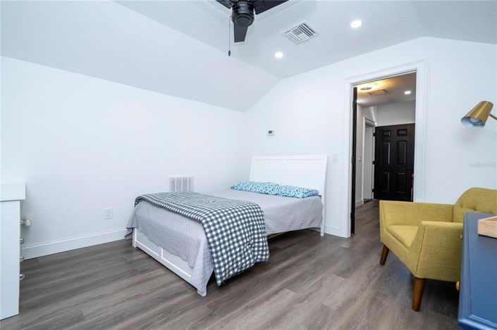 Image No.98-3 Bed Property for sale