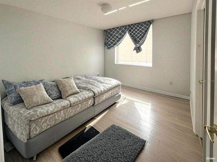 Image No.10-3 Bed Townhouse for sale