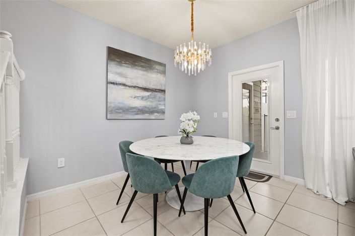 Image No.12-5 Bed Townhouse for sale