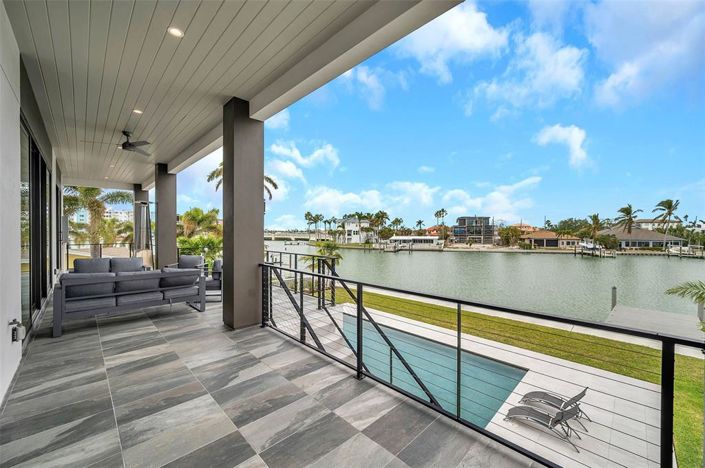 Image No.16-6 Bed Property for sale