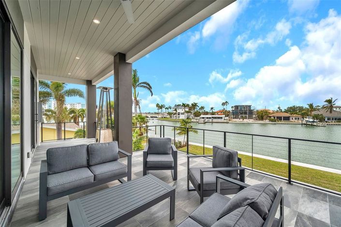 Image No.17-6 Bed Property for sale