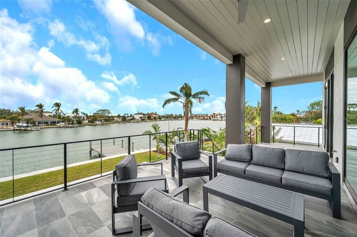 Image No.18-6 Bed Property for sale