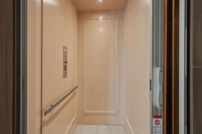 Image No.21-6 Bed Property for sale