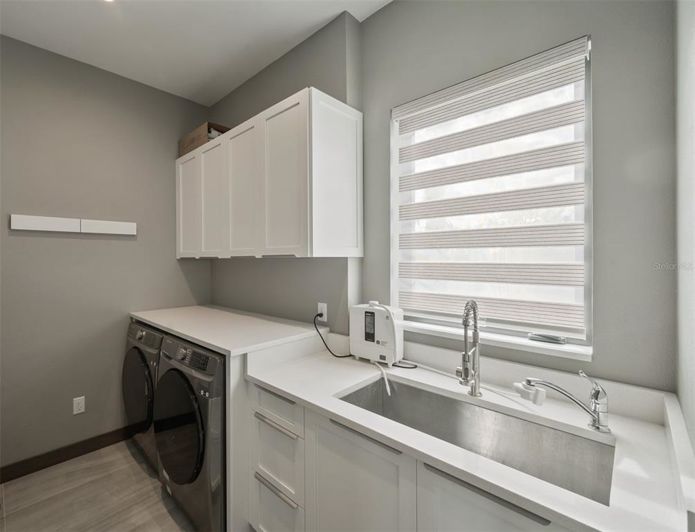 Image No.23-6 Bed Property for sale