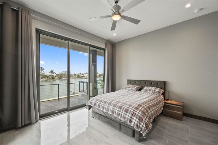 Image No.26-6 Bed Property for sale