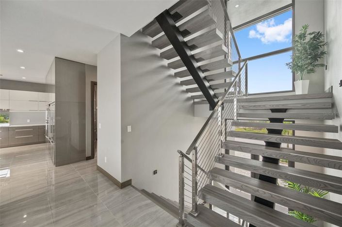 Image No.27-6 Bed Property for sale