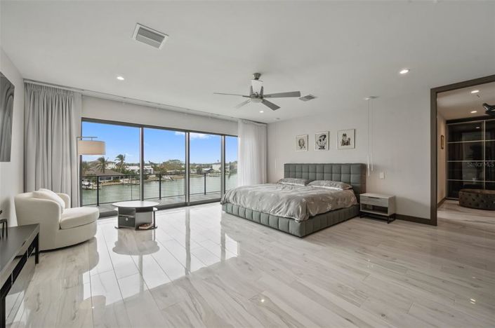 Image No.29-6 Bed Property for sale