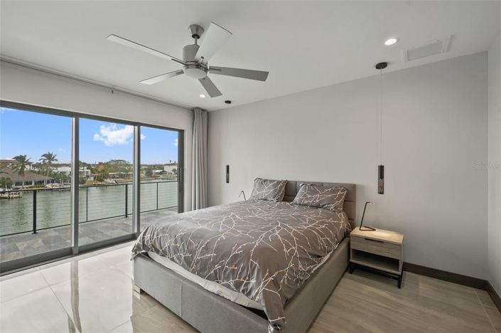 Image No.31-6 Bed Property for sale