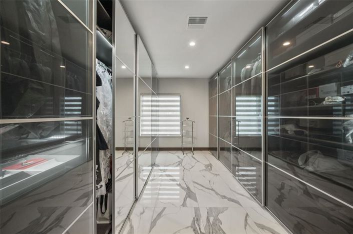 Image No.34-6 Bed Property for sale