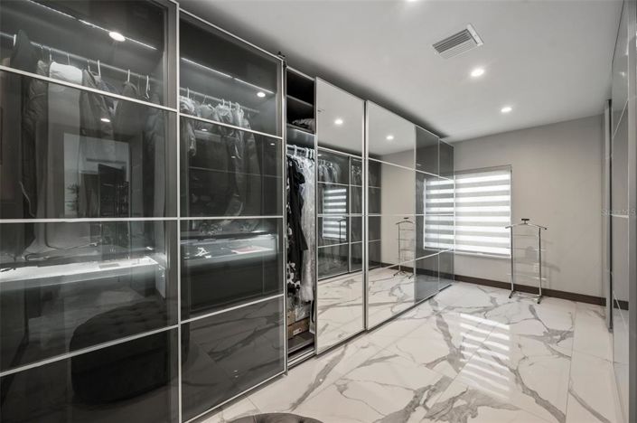 Image No.35-6 Bed Property for sale