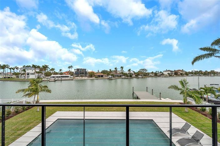 Image No.37-6 Bed Property for sale