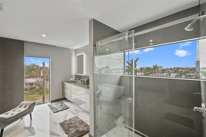 Image No.41-6 Bed Property for sale