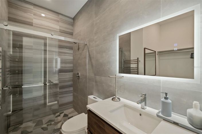 Image No.45-6 Bed Property for sale