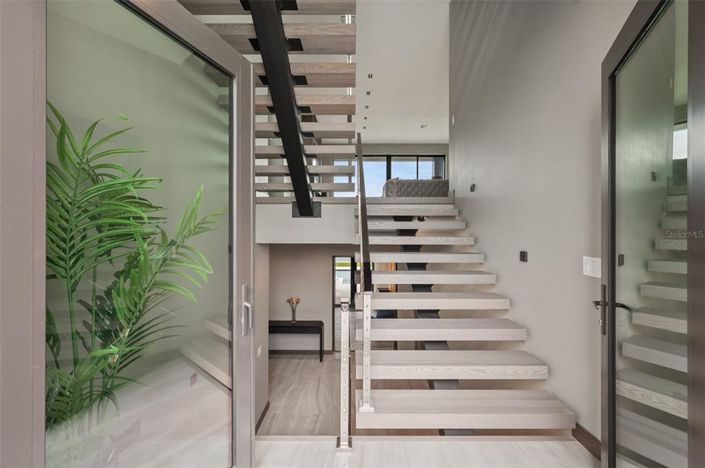 Image No.47-6 Bed Property for sale