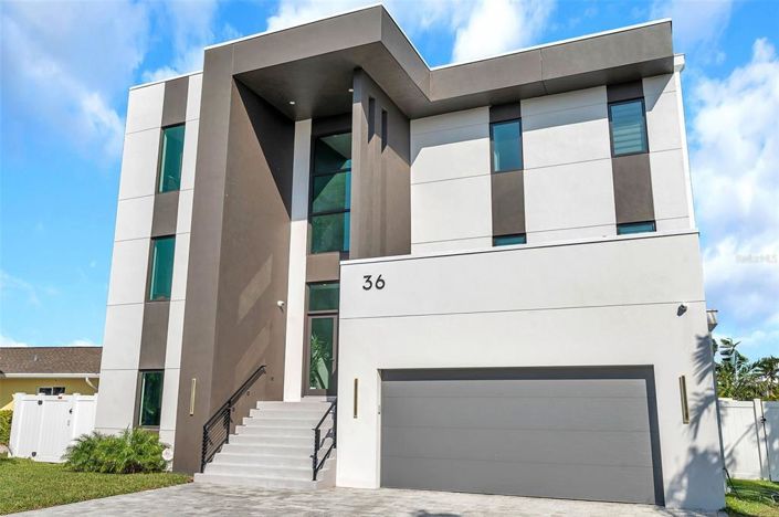 Image No.50-6 Bed Property for sale