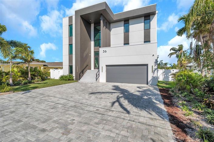 Image No.51-6 Bed Property for sale