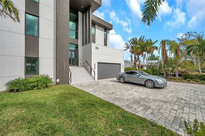 Image No.53-6 Bed Property for sale