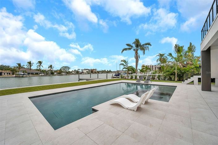 Image No.57-6 Bed Property for sale