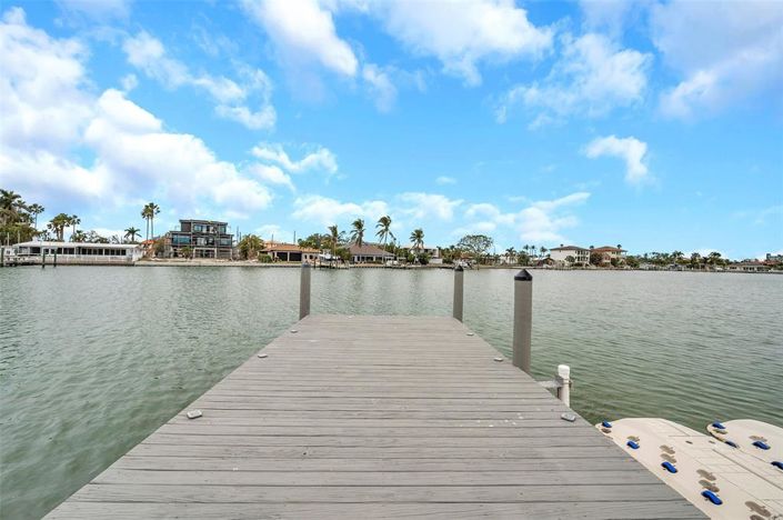 Image No.60-6 Bed Property for sale