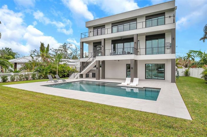 Image No.62-6 Bed Property for sale