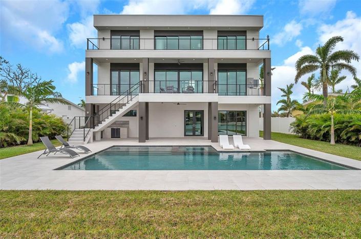 Image No.64-6 Bed Property for sale