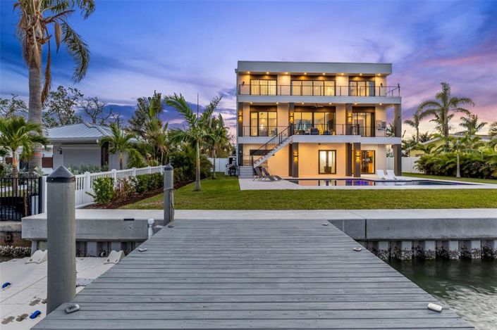 Image No.71-6 Bed Property for sale