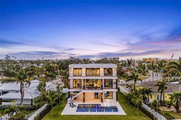 Image No.79-6 Bed Property for sale