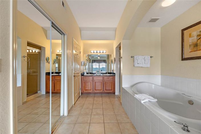 Image No.19-3 Bed Property for sale