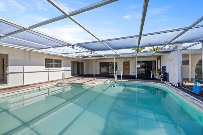 Image No.10-4 Bed Property for sale