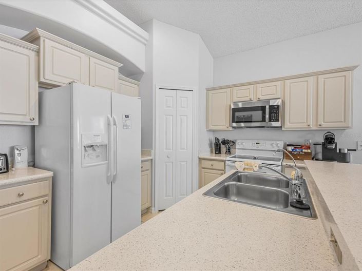 Image No.10-4 Bed Property for sale