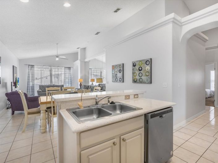 Image No.12-4 Bed Property for sale