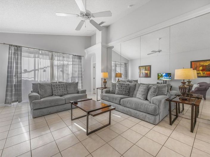 Image No.15-4 Bed Property for sale