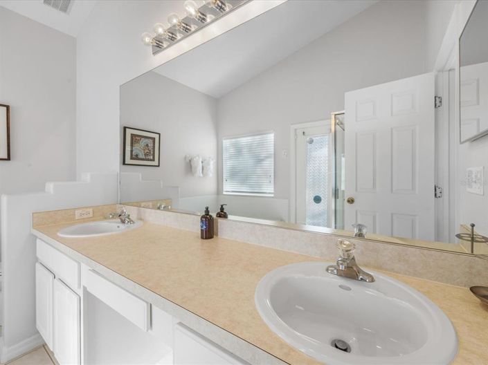 Image No.30-4 Bed Property for sale