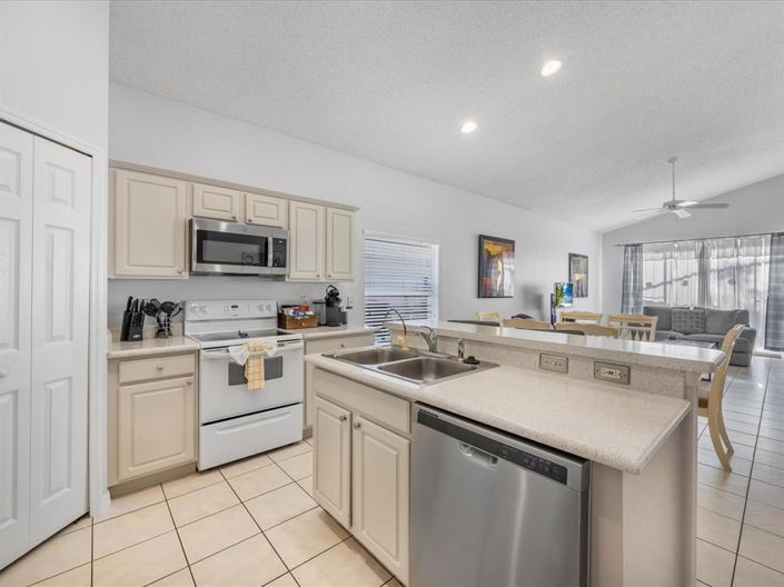 Image No.9-4 Bed Property for sale