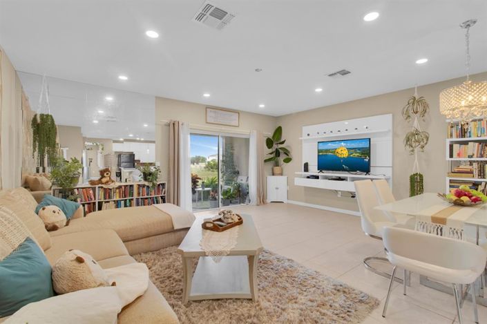 Image No.20-3 Bed Townhouse for sale