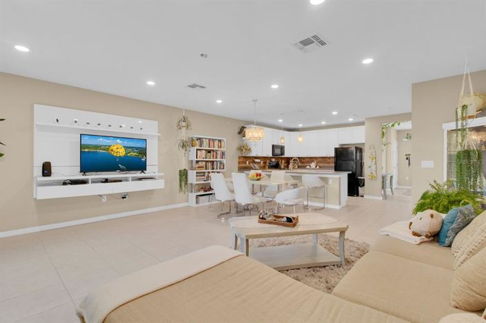 Image No.21-3 Bed Townhouse for sale